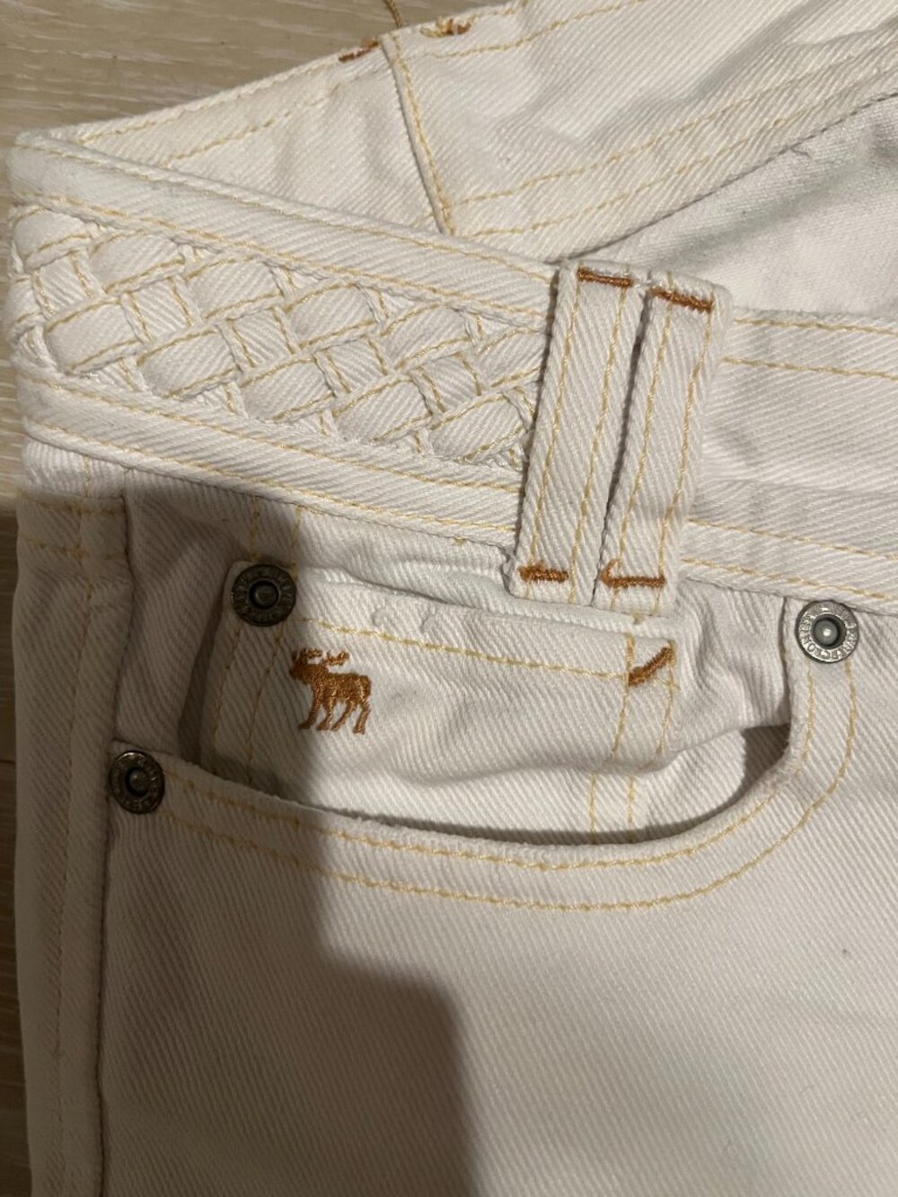 Abercrombie & Fitch Women's 100% cotton white capris size 4 - Picture 3 of 6